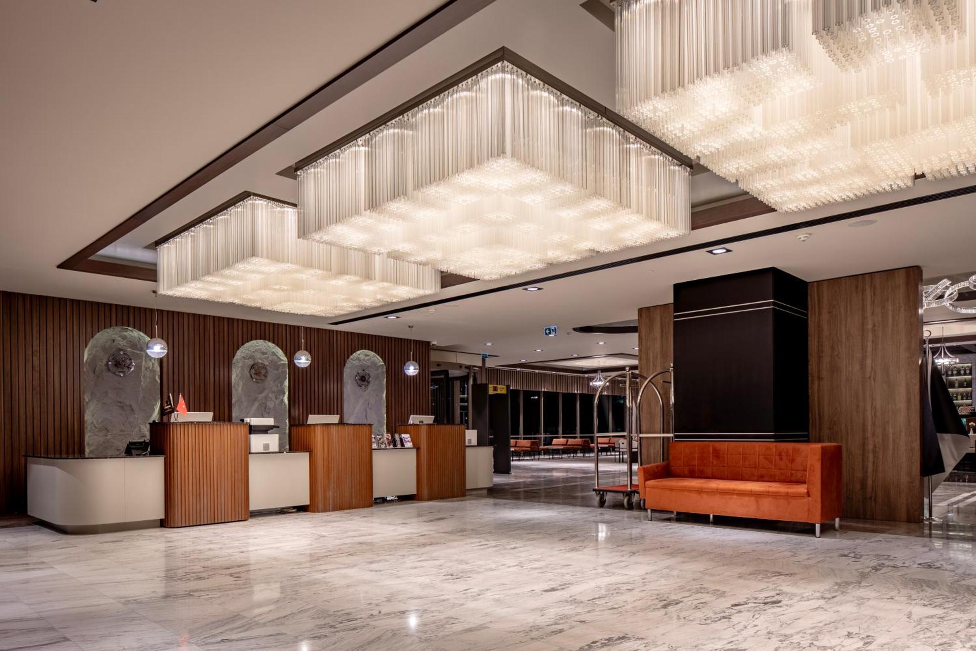 Otel Grand Harilton 5*